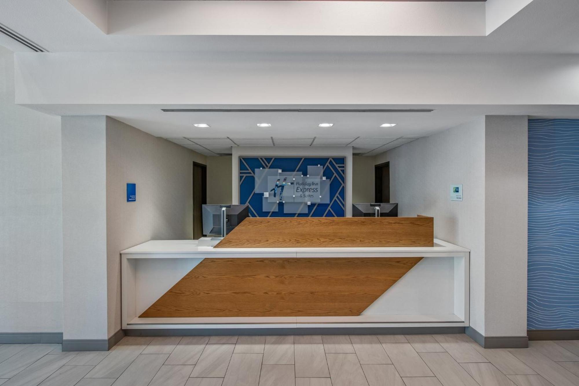 Holiday Inn Express San Diego - Sorrento Valley By Ihg Exterior photo