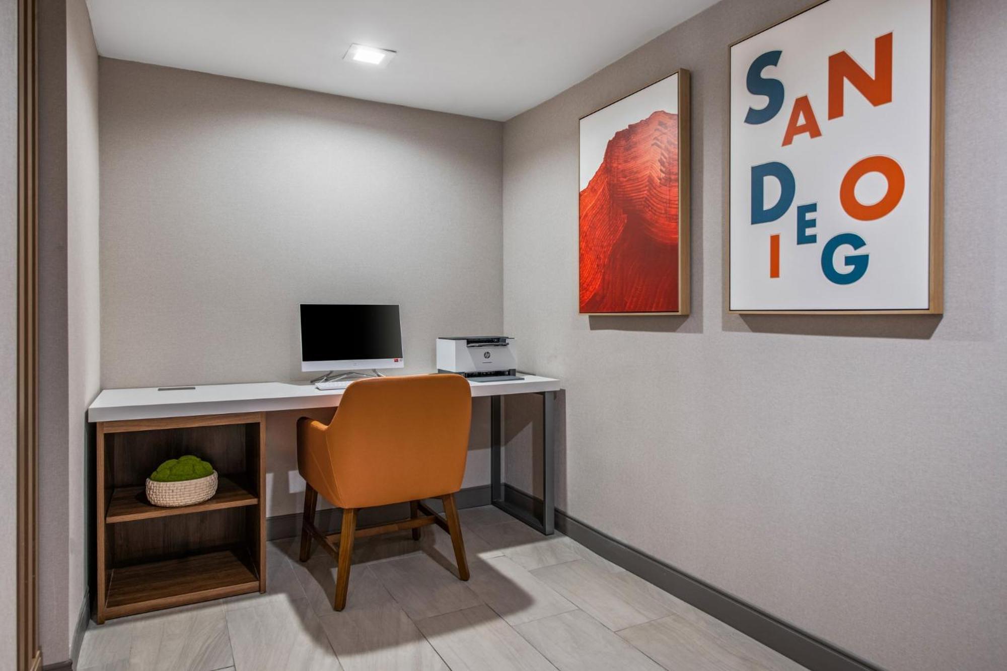 Holiday Inn Express San Diego - Sorrento Valley By Ihg Exterior photo