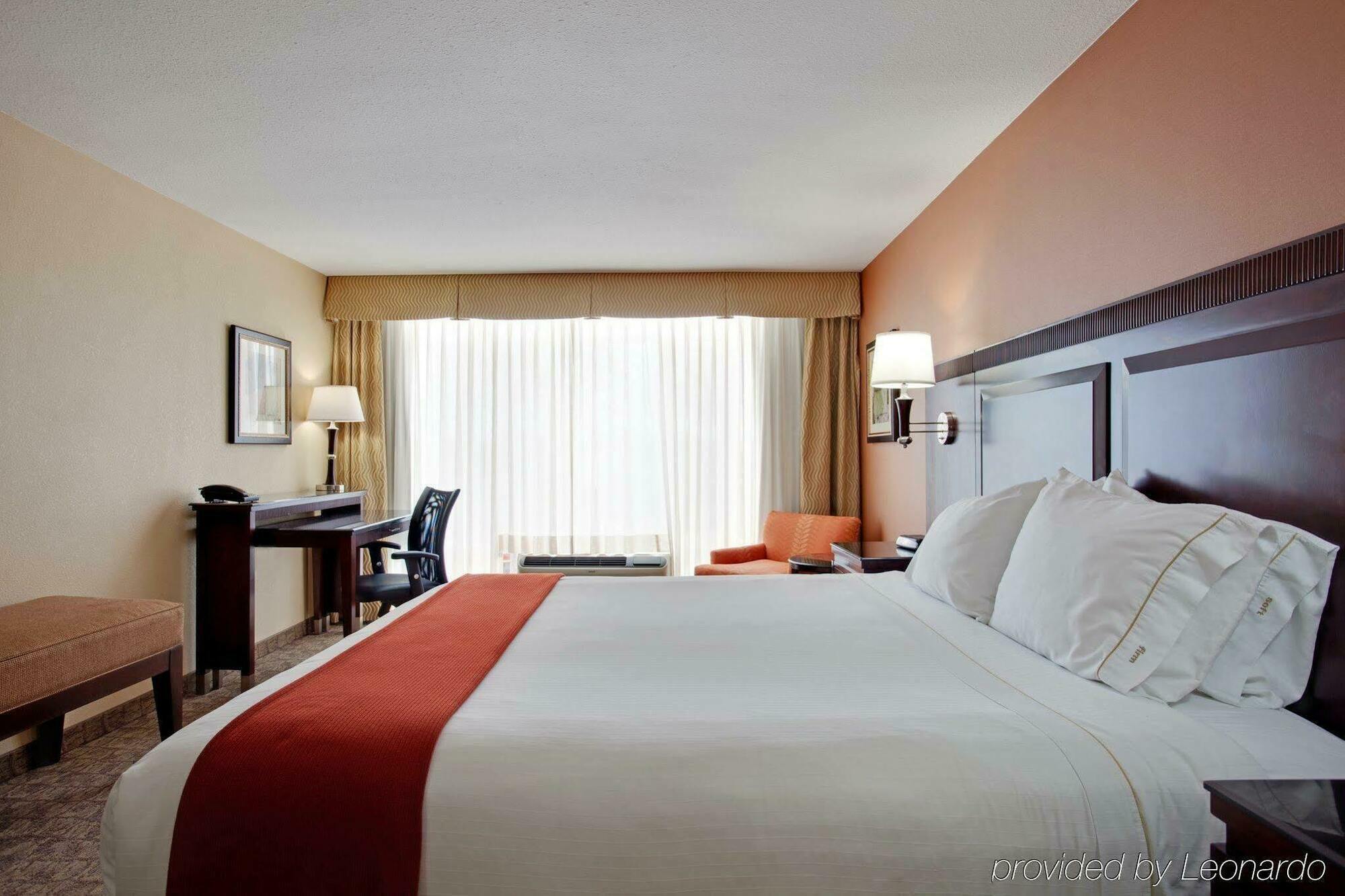Holiday Inn Express San Diego - Sorrento Valley, An Ihg Hotel Room photo