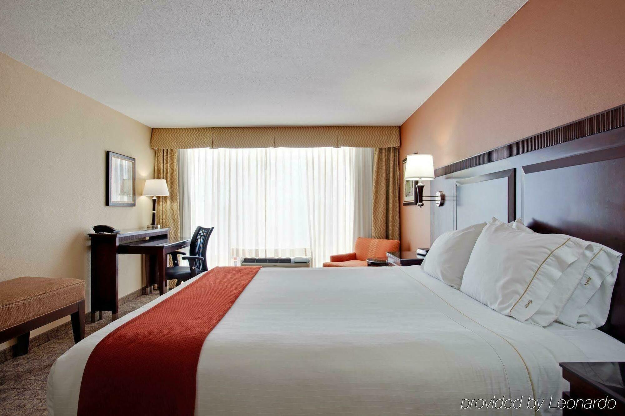 Holiday Inn Express San Diego - Sorrento Valley By Ihg Room photo